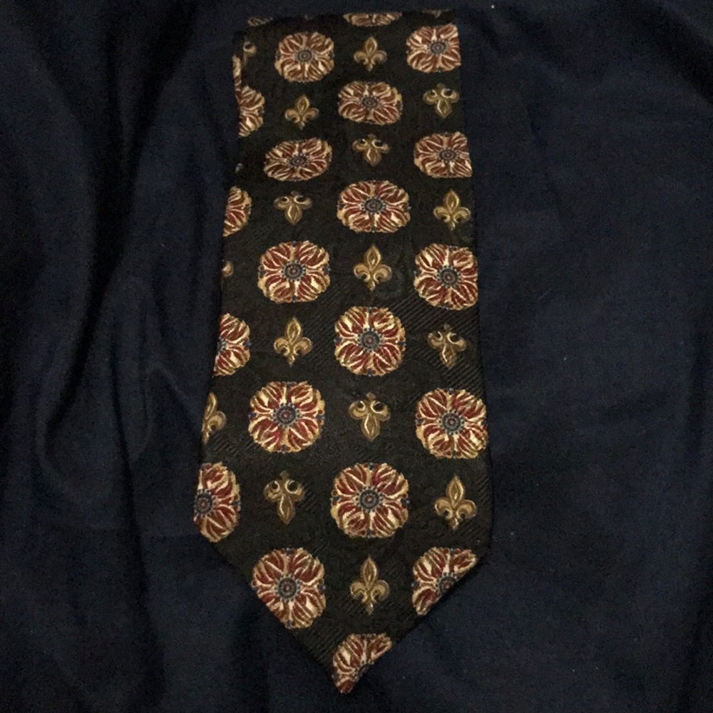 Men’s 100 percent silk tie. Made in the USA